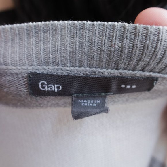 🌺FREE w/BUNDLES🌺 striped sweater - Picture 3 of 3